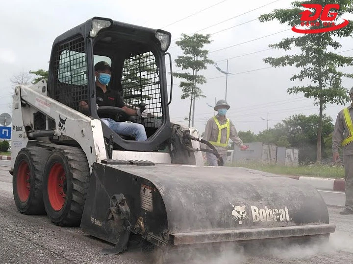 vệ sinh Xe quét rác Bobcat đúng cách