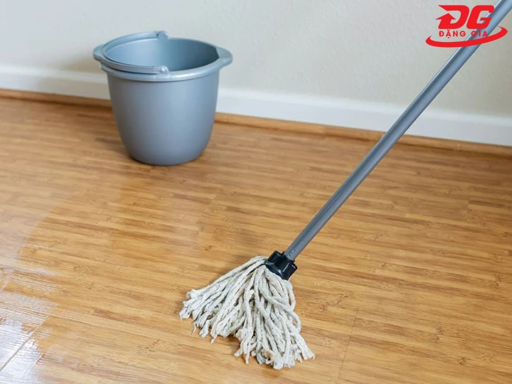 sàn sạch sáng bóng