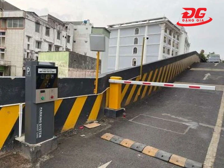 Việc sử dụng cổng barrier đóng mở tự động 115 có tốn điện không?