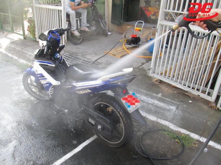 Cách dùng nước rửa xe Motul