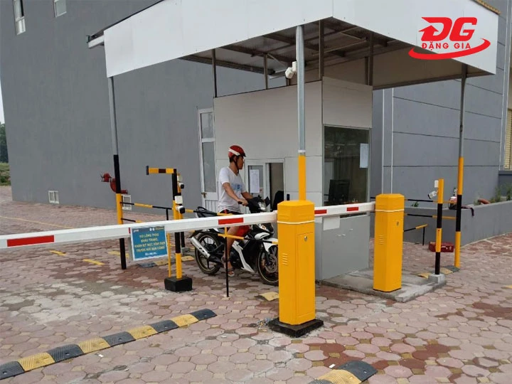 Vì sao bạn nên mua cổng barrier tự động 115 tại Tổng kho Đặng Gia?