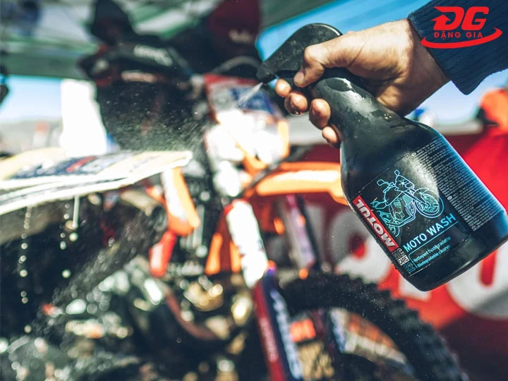 Bọt nước rửa xe Motul