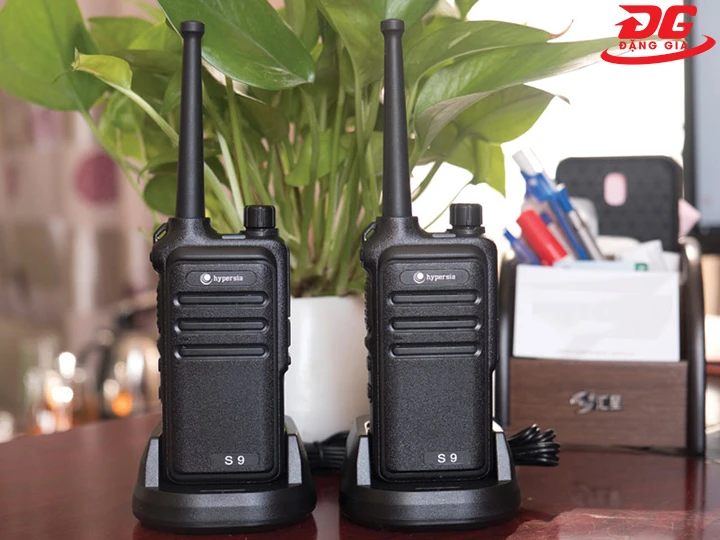 bí kíp chọn mua bộ đàm hai băng tần