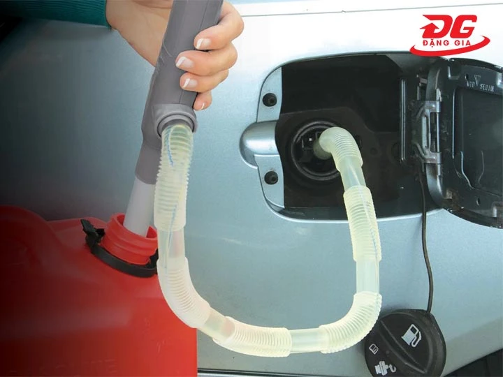 Nguyên tắc hút xăng xe máy an toàn