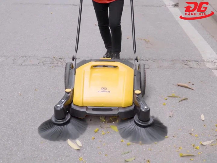 chổi bên xe quét rác KMS-S1 tuyến đầu xử lý rác