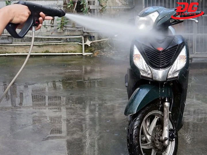 Dụng cụ rửa xe máy hiệu quả