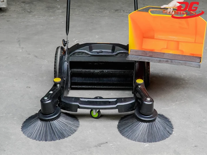 giá chổi bên xe quét rác KMS-S1