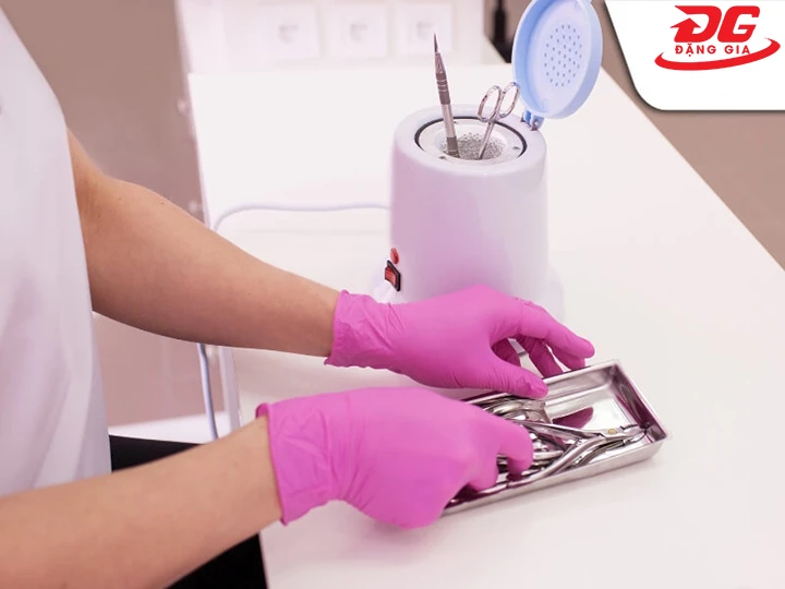 khử trùng dụng cụ y tế