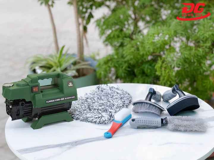 Bán dụng cụ rửa xe máy