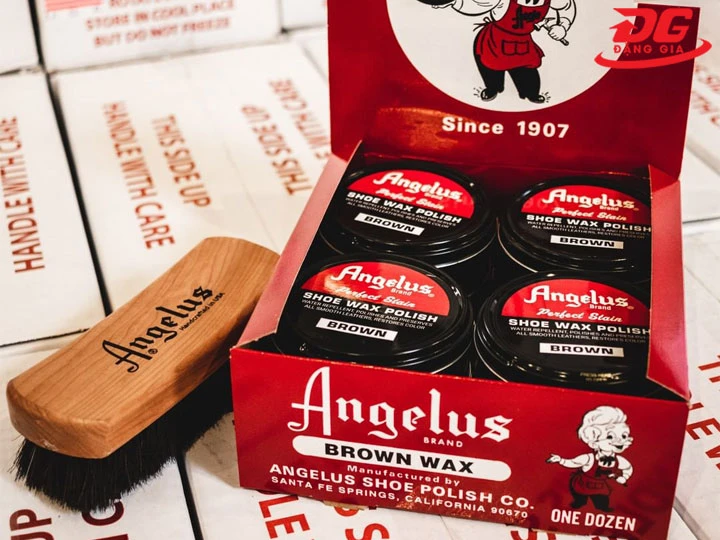 cách dùng Xi sáp đánh giày màu xám