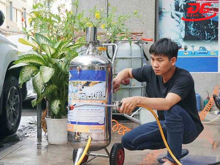 Rửa xe bọt tuyết chuyên nghiệp