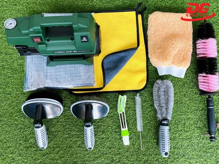 Giá dụng cụ rửa xe máy