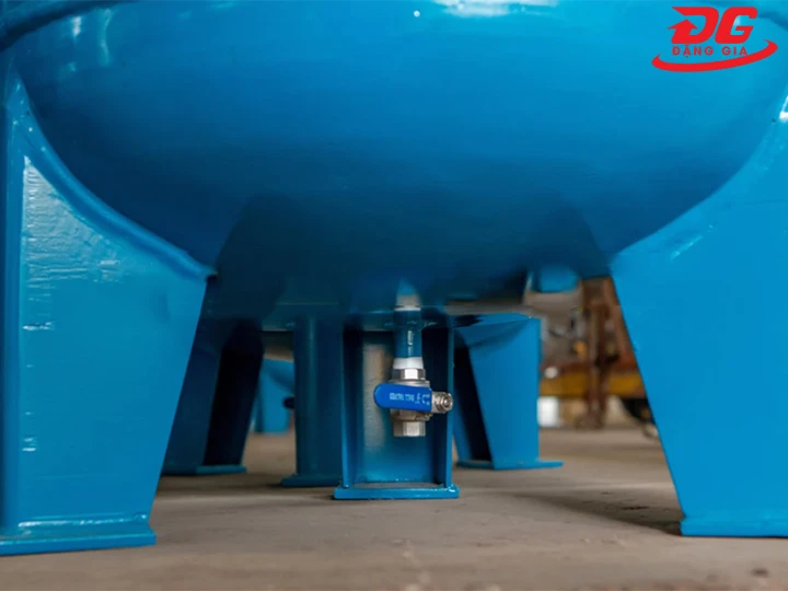 kiểm tra van xả nước đáy bình