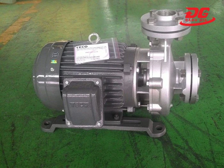 Lưu lượng nước mạnh mẽ, dòng chảy liên tục