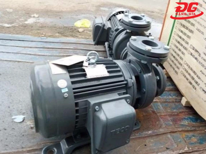 Máy bơm nước ly tâm dạng xoáy đầu gang tạo ra cột áp lên tới 35 mét