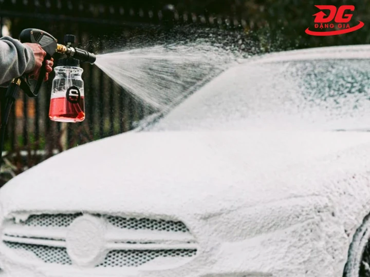 Rửa xe bọt tuyết dày bọt