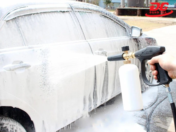 Rửa xe bọt tuyết tiết kiệm hóa chất