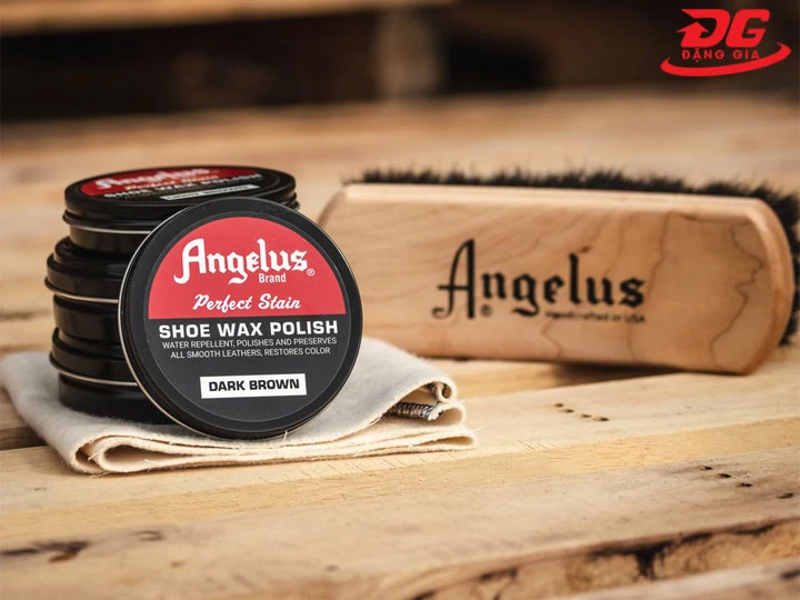 hình ảnh Xi đánh giày màu xám