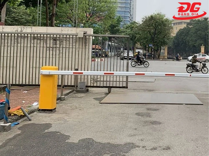 hình ảnh barie chắn đường Shining ST600