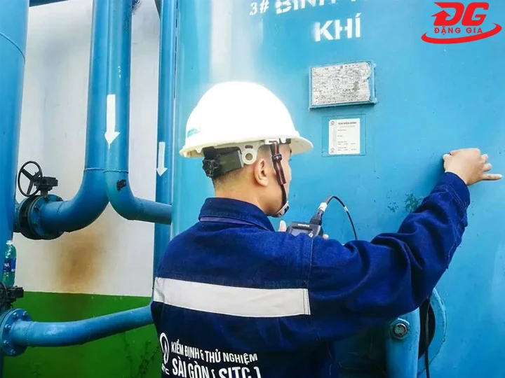 kiểm định bình khí nén bên ngoài