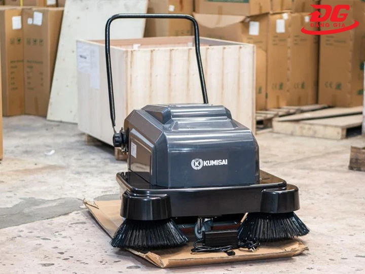 xe quét rác Kumisai đẩy tay ắc quy