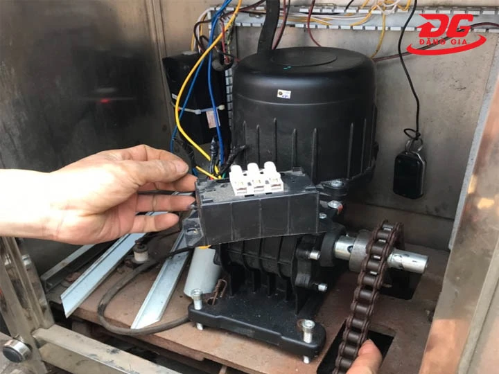 bảo dưỡng Motor cổng xếp