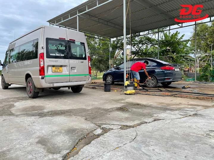 Dịch vụ rửa xe Tường
