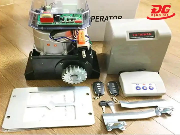 sử dụng Motor cổng xếp