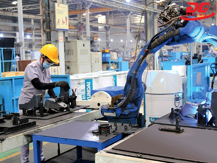 Vai trò của máy gia công cơ khí trong sản xuất hiện đại