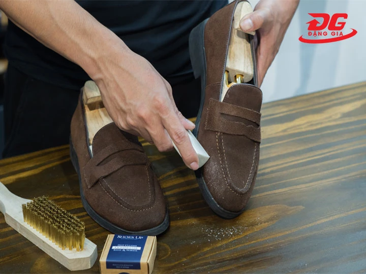 Chăm sóc giày da đúng cách - Giữ form chuẩn, Da bền đẹp