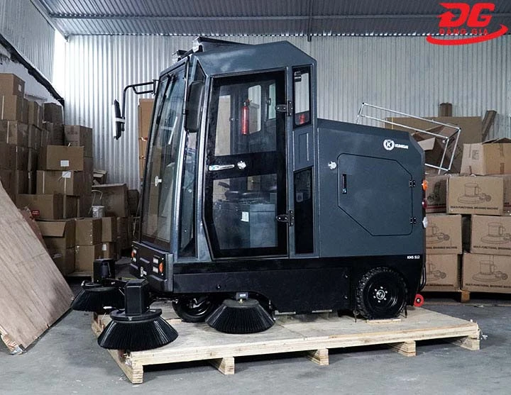 xe quét rác ngồi lái Kumisai KMS-S12