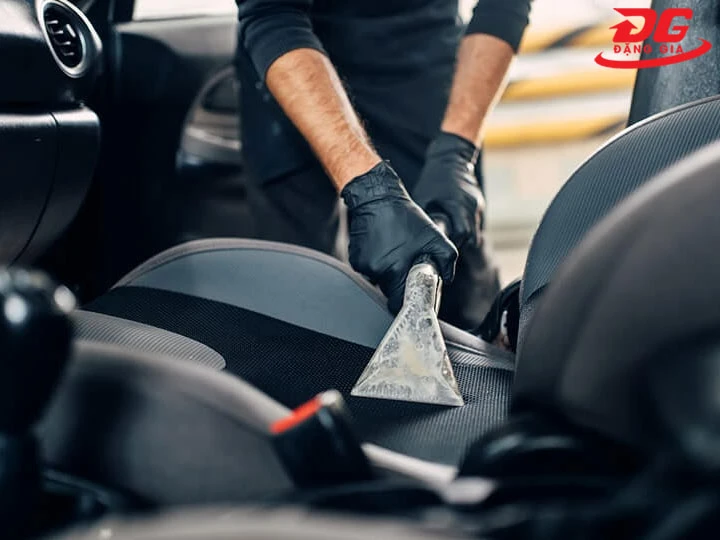 hướng dẫn dùng máy hút bụi ô tô đúng cách