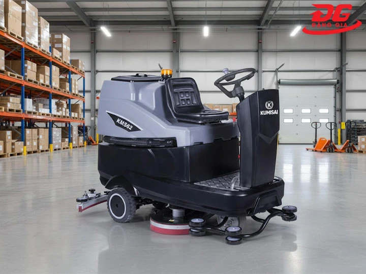 hình ảnh Máy chà sàn ngồi lái Kumisai KMS 62