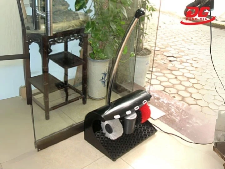Chọn chổi đỏ máy đánh giày tay vịn Đánh bóng giày