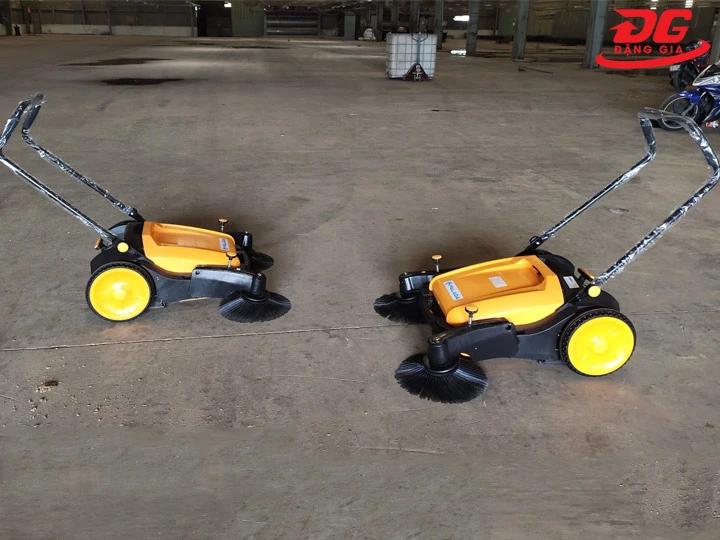 Giá xe quét rác đẩy tay