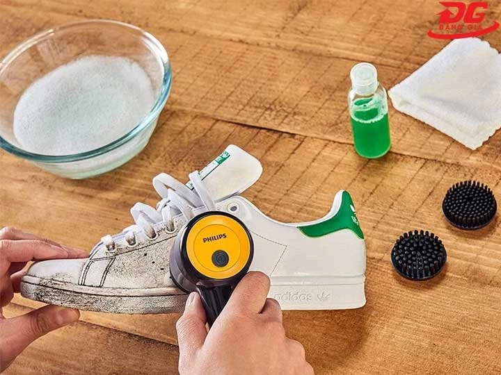 Làm sạch bụi máy đánh giày cầm tay