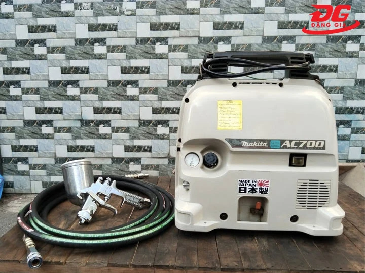 máy nén khí mini 5L Makita Ac700