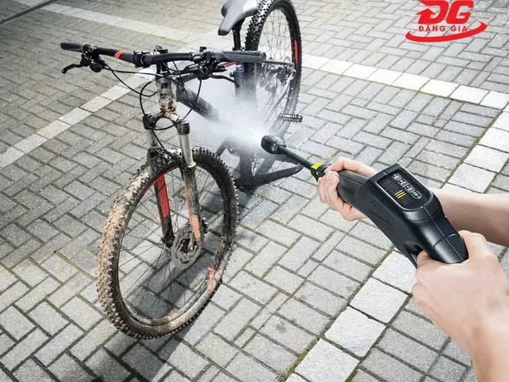 Phun nước khỏe, làm sạch thần tốc