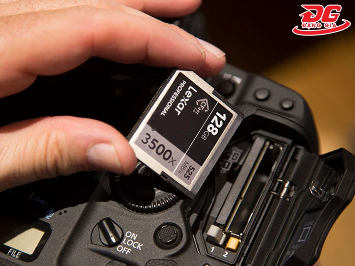 Thẻ nhớ lắp sai