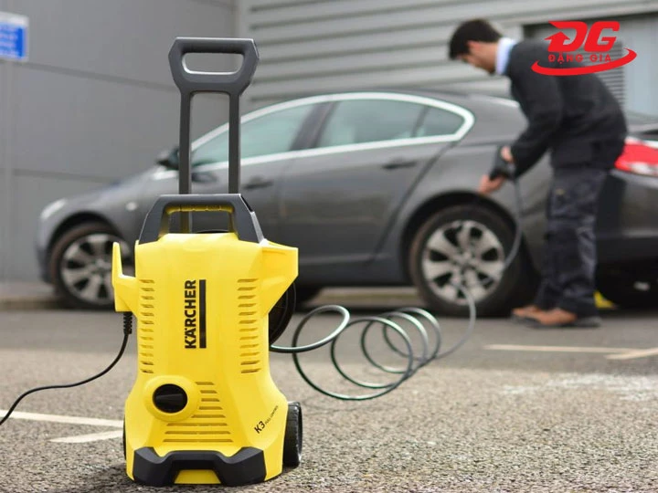 ứng dụng thực tế của Máy bơm rửa xe Karcher K2 Full Control Car
