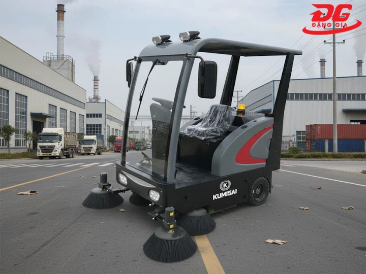 Xe quét rác ngồi lái Kumisai KMS 1800E chính hãng