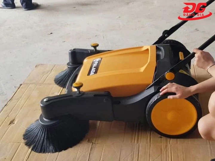 xe quét rác Palada
