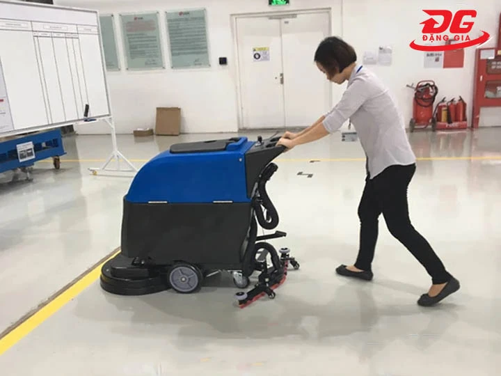 chọn mua máy chà sàn Epoxy