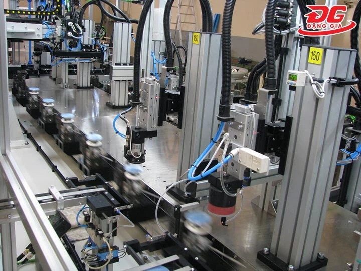 sử dụng cảm biến kim loại