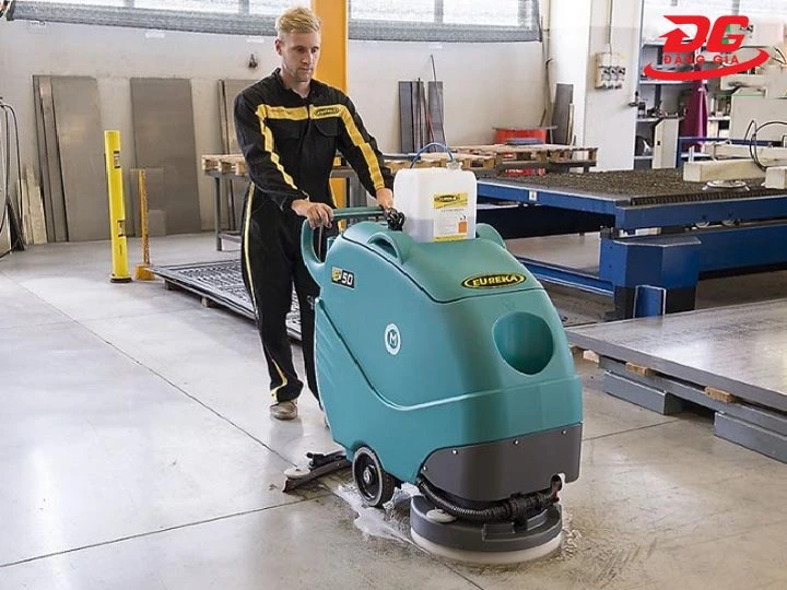 cách dùng máy chà sàn epoxy