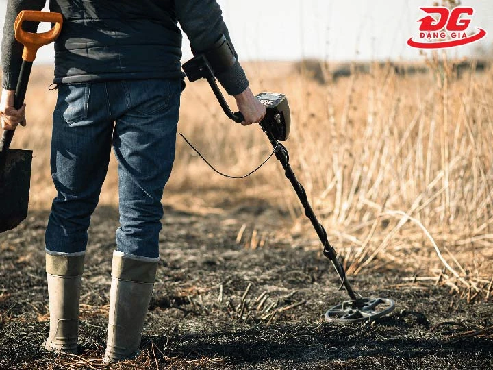 ứng dụng cảm biến kim loại dò tìm kim loại