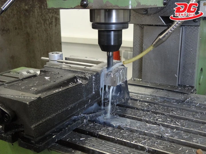 ứng dụng của cảm biến kim loại trong cơ khí