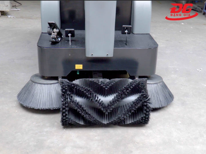 Gom rác từ 2 bên vào trung tâm