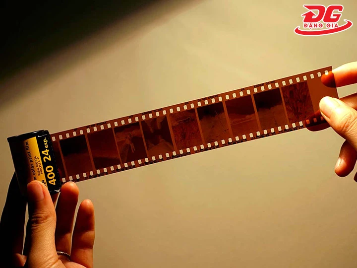 film máy ảnh đã chụp nhưng chưa tráng