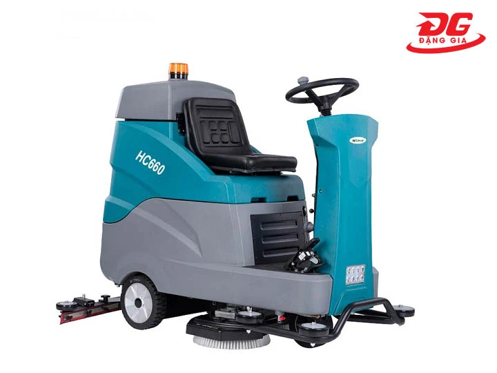 Máy chà sàn HC660: Chà khỏe - hút mạnh, ngồi lái tiện lợi